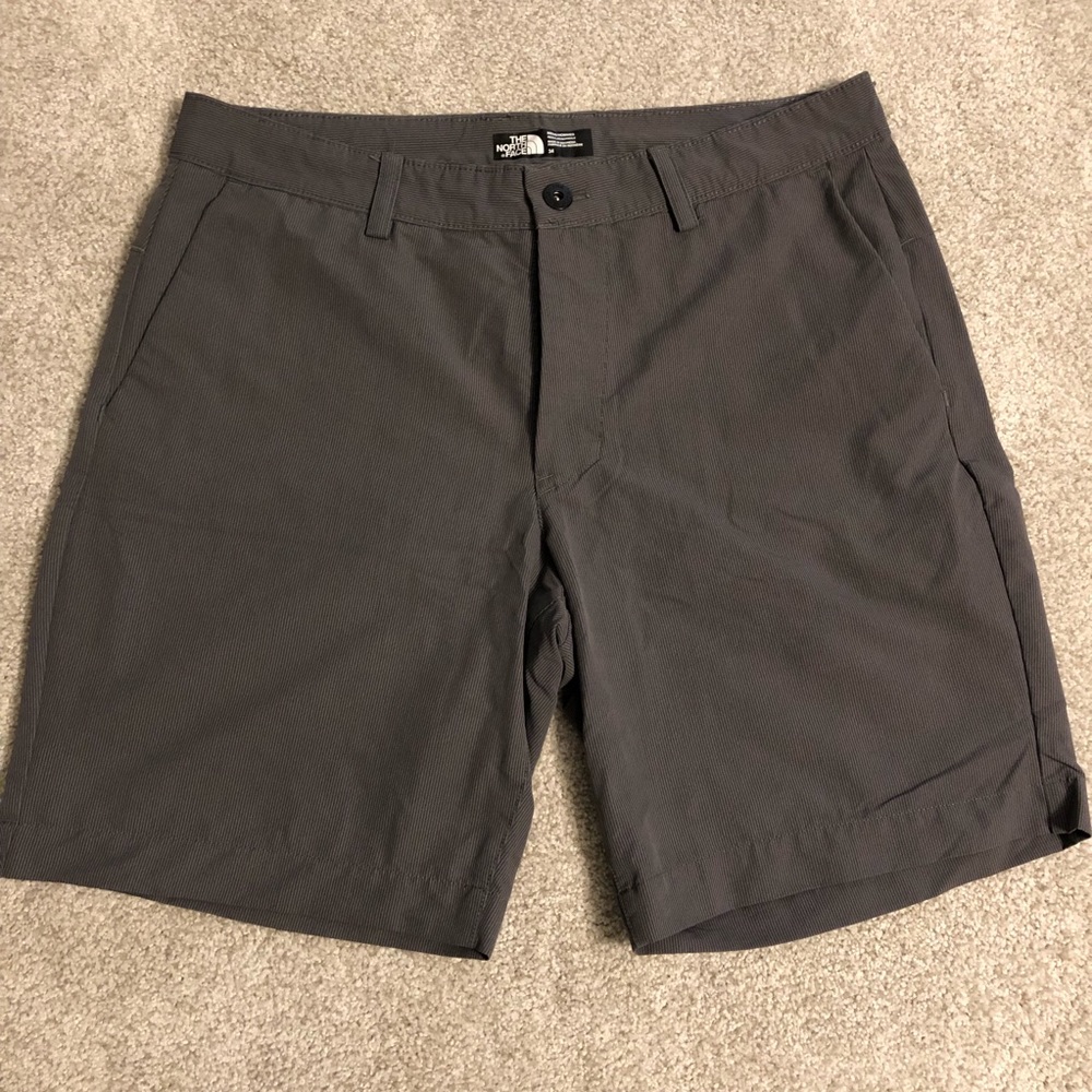North Face Shorts - LIKE NEW - 34”